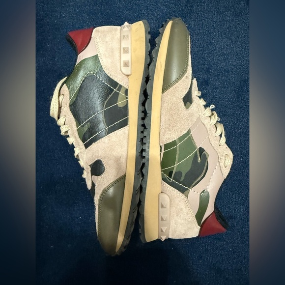 VALENTINO GARAVANI 
Fabric Suede Camouflage Womens Rockrunner Sneakers - Picture 7 of 9